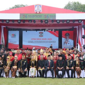 Upacara Hari Jadi ke 126 Kota Balikpapan, Jumat (10/2) Wakil Ketua Komisi I DPRD Kaltim Yusuf Mustafa (tengah) hadir mewakili Pimpinan DPRD Kaltim