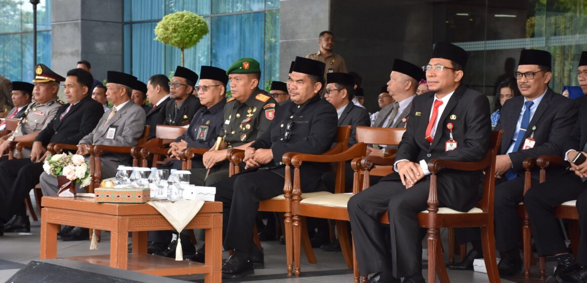 Hasanuddin Mas’ud dan Akhmed Reza Fachlevi saat menghadiri Hardiknas tahun 2023, Selasa (2/5/2023)