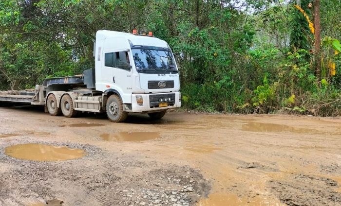 Komisi III DPRD Kaltim, gelar rapat dengar pendapat (RDP) mengundang pihak terkait guna membahas persoalan jalan rusak di empat desa Kutai Barat, Senin (3/4/2023).