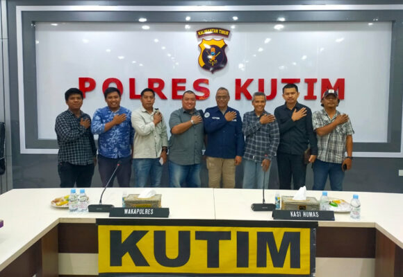 Aliansi Jurnalis Kutai Timur (AJKT) menghadiri undangan diskusi publik secara video converence (vidcon) di Mapolres Kutim