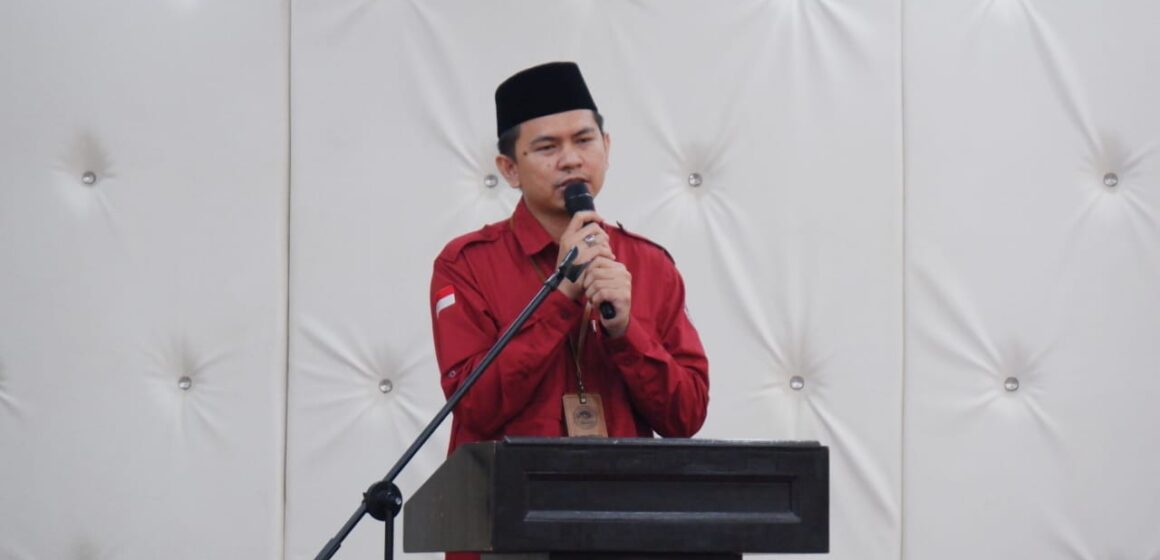 Reymond Chouda secara resmi sah nahkodai Aliansi Jurnalis Kutai Timur (AJKT) Kabupaten Kutai Timur (Kutim) usai dilantik dan dikukuhkan Wakil Bupati Kutim Kasmidi Bulang yang juga sebagai Dewan Pembina AJKT