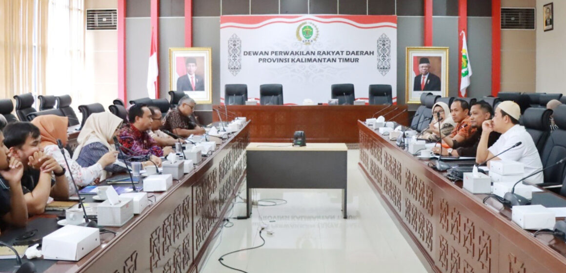 Komisi II DPRD Kaltim Gelar RDP Dan Dinas PPKUKM Kaltim Bahas Bahan Pokok