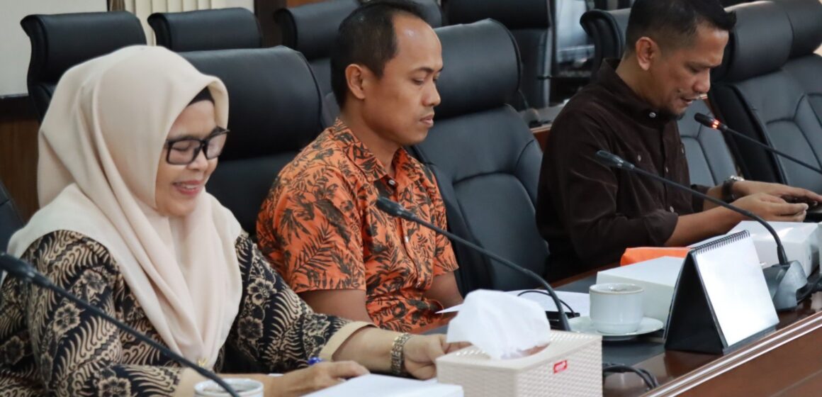 RDP Komisi II DPRD Kaltim dipimpin Nidya Listiyono digelar bersama Dinas PPKUKM Kaltim