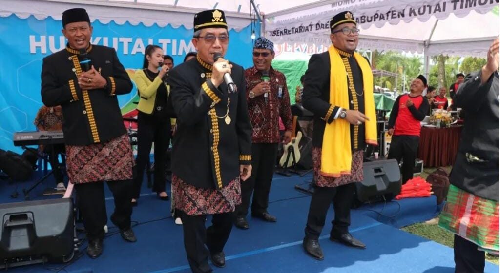 Pemkab Kutim Menggelar Makan Bersama Di Lapangan Terbuka BP