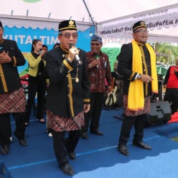 Pemkab Kutim Menggelar Makan Bersama Di Lapangan Terbuka BP