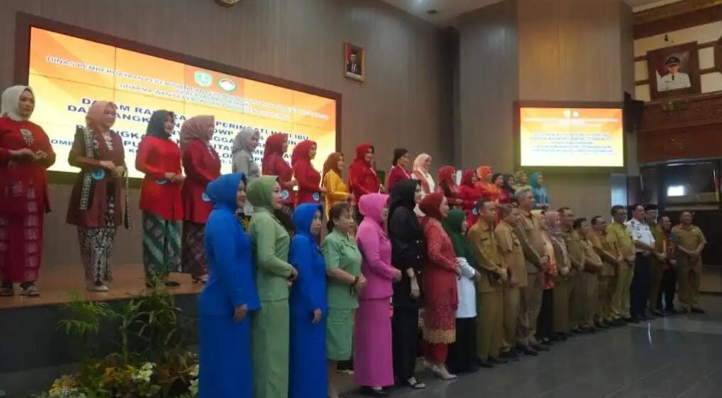 Plt Kepala DPPPA Kutim Peringati HUT Dharma Wanita Persatuan