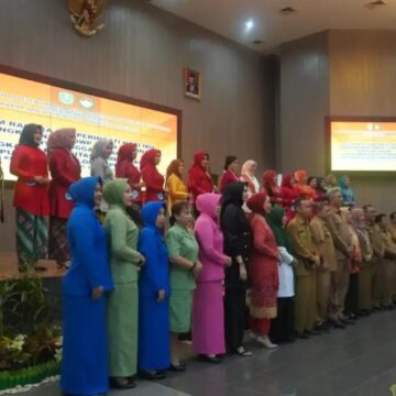 Plt Kepala DPPPA Kutim Peringati HUT Dharma Wanita Persatuan