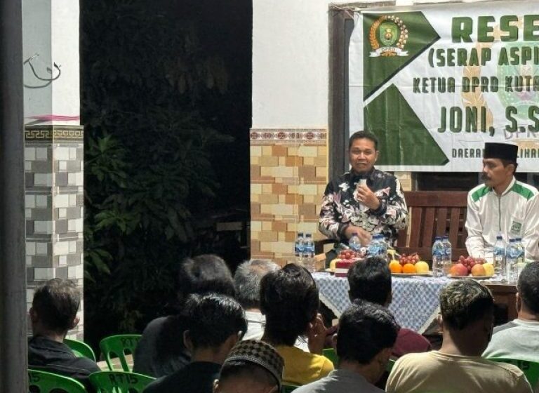 Joni Serap Aspirasi di Desa Sepaso, Warga Usulkan Pengadaan Kursi dan Tenda