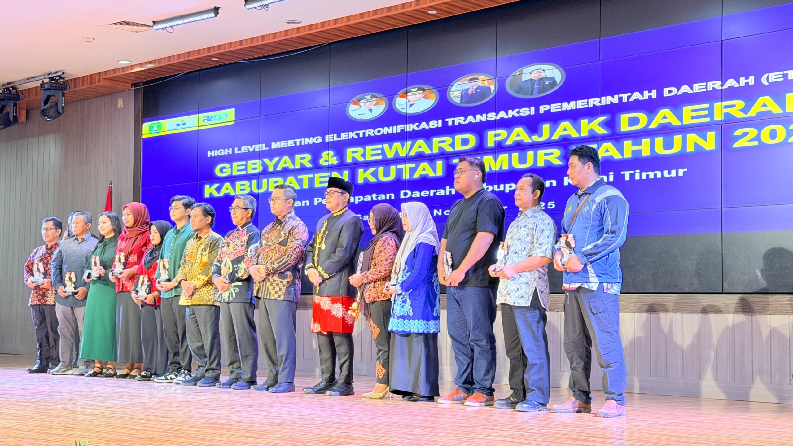 KPC Raih Penghargaan Wajib Pajak Teladan dari Pemkab Kutim