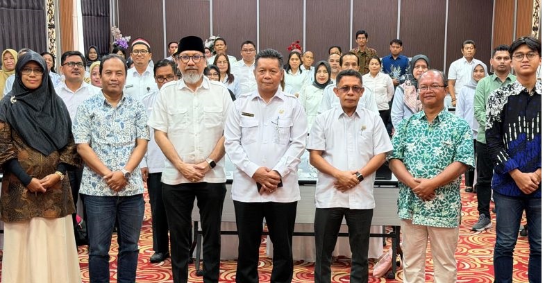 Pemerintah Kabupaten Kutai Timur (Kutim) memulai langkah strategis untuk memperkuat tata kelola lingkungan dan pengelolaan sampah dengan menggandeng Pusat Studi Pengelolaan Sumber Daya Lingkungan (PSPSDL) Universitas Gadjah Mada (UGM). Kolaborasi ini diawali melalui sebuah Forum Group Discussion (FGD) pada Rabu (12/11/) di Hotel Royal Victoria, yang melibatkan jajaran Pemkab Kutim, Dinas Lingkungan Hidup (DLH), dan berbagai instansi terkait.