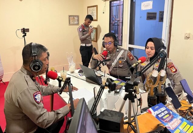 Talk Show Rewako FM: Satlantas Polres Gowa Dorong Masyarakat Jadi "Pahlawan" Keselamatan Jalan dalam Operasi Zebra Pallawa 2025