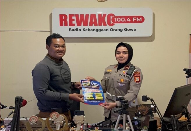 Talk Show Rewako FM: Satlantas Polres Gowa Ajak Masyarakat Jadi Pelopor Cahaya Keselamatan di Jalan Raya – Operasi Zebra Pallawa 2025