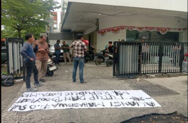 Headline: Makassar Membara! Mahasiswa Kepung MyRepublic, Vendor Asing Diduga Rampok Warga!