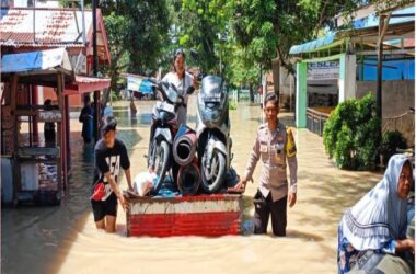 Jajaran Binmas Polda Sumatera Utara Aktif dalam Penanganan Bencana Alam: Komitmen Memberikan Perlindungan dan Rasa Aman kepada Masyarakat