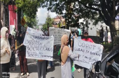 DESAKAN CABUT LURAH MENGGEMA: WARGA PROTES ANULIRAN KEMENANGAN RT 05, PEMILIHAN DIPaksakan CABUT-CABUT