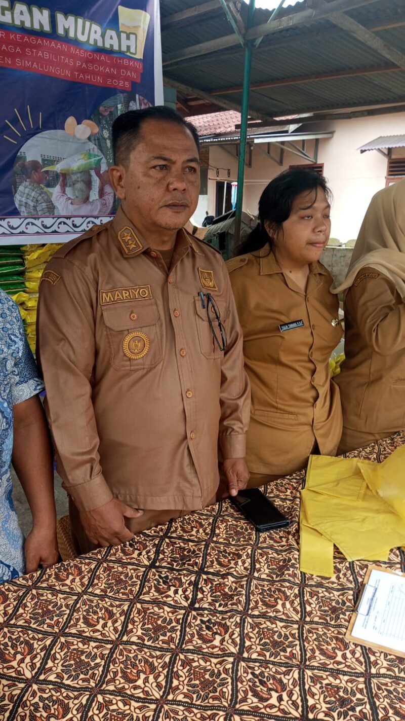 Pangulu Nagori Karang Bangun Kec Siantar Simalungun Mario: Menghimbau Kepada Masyarakat Agar Belanja ke Pasar Murah.