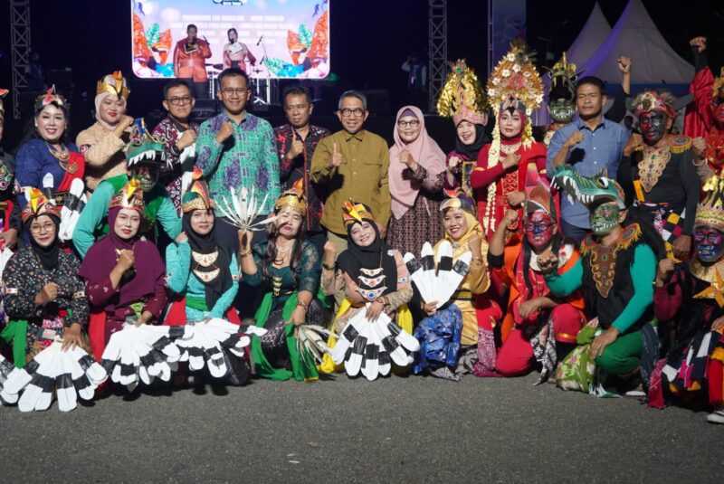 Panggung Istana Wakaroros & SDN 013 Bengalon Borong Juara Tari di Penutupan Festival Magic Land Kutim 2025